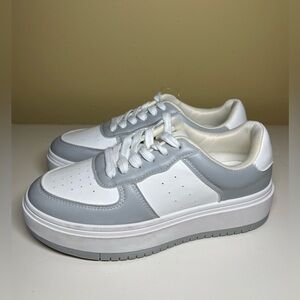 NWOT - Women’s Madden Girl Sneakers with shoe laces 2 tone - White Grey - size 8
